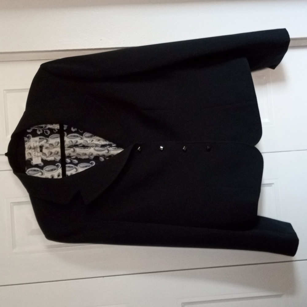 Tahari women's 2 piece suit